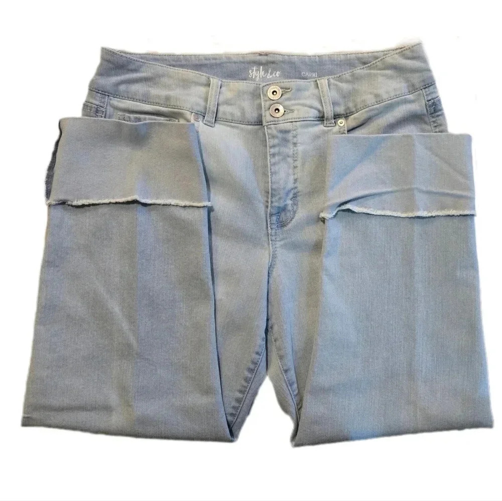 Style & Co., Size 10, Light Wash High Cuffed Capris